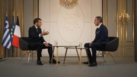 Μακρόν: Θα κάνουμε τα πάντα για να στηρίξουμε την Ελλάδα