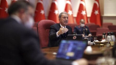 Σε επιθετικές δηλώσεις εναντίον της Ελλάδας προχώρησε ο υπουργός Άμυνας της Τουρκίας Χουλουσί Ακάρ