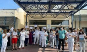 Υγειονομικοί προς κυβέρνηση: Είστε ανεύθυνοι, πειραματικό το εμβόλιο! «ΟΧΙ» στην υποχρεωτικότητα (Βίντεο) Ροή Ειδήσεων