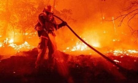 Ανατολική Μάνη: Εξαιρετικά δύσκολη παραμένει η κατάσταση με τη φωτιά
