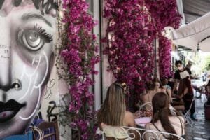Εργαζόμενοι στην εστίαση αντιδρούν στα κυβερνητικά μέτρα Ειδήσεις,γεωστρατηγική ενημέρωση,Αναλύσεις