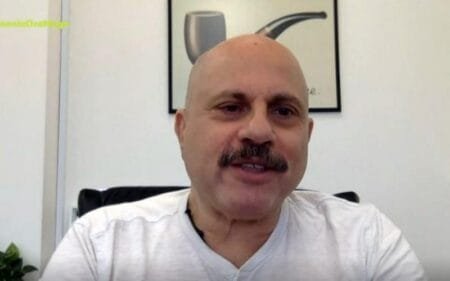 Και ο Κούβελας επικαλείται την έρευνα: Εμβολιασμένοι και ανεμβολίαστοι, έχουν ίδιο ιικό φορτίο
