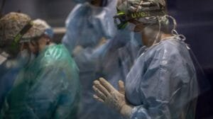 Μετά τα CDC των ΗΠΑ και η Υπηρεσία Δημόσιας Υγείας της Αγγλίας επιβεβαιώνει ότι οι εμβολιασθέντες μπορούν να μεταδώσουν το ίδιο Ιικό φορτίο με τους ανεμβολίαστους Ειδήσεις,γεωστρατηγική ενημέρωση,Αναλύσεις