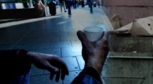 ΕΛΣΤΑΤ: Κίνδυνος φτώχειας για σχεδόν 1 στους 3 στην Ελλάδα Ροή Ειδήσεων
