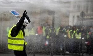 Φόβοι για «κίτρινα γιλέκα» σε όλη την Ευρωπαϊκή Ένωση εξαιτίας της ακρίβειας Ροή Ειδήσεων