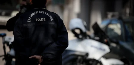 Σκληρή συμπλοκή δύο νεαρών στην πλατεία Ξηροκαμπίου Σπάρτης!