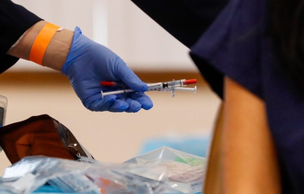 Τζανάκης: Να γίνει υποχρεωτικός ο εμβολιασμός σε στρατό, εκπαιδευτικούς και ιερείς