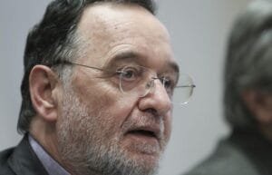 Αθωώθηκε ο Λαφαζάνης, δυο χρόνια φυλακή η συμβολαιογράφος για παράνομο πλειστηριασμό Ροή Ειδήσεων