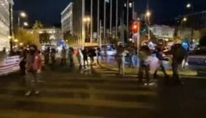 Επεισόδια στο κέντρο της Αθήνας στην πορεία εκπαιδευτικών Ροή Ειδήσεων