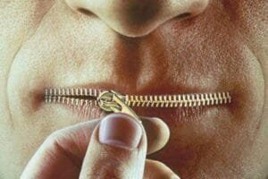Ευρωπαϊκή Ένωση: Θα απαγορεύονται δημοσιεύσεις από ανώνυμα προφίλ στο Διαδίκτυο Ροή Ειδήσεων