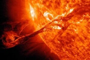 NASA: Προειδοποίηση για ισχυρή έκλαμψη του Ήλιου που θα φτάσει σύντομα στη Γη Ροή Ειδήσεων