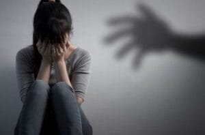 Θεσσαλονίκη: Εφιάλτης για δύο αδερφές τις κακοποιούσε σεξουαλικά η μητέρα τους Ροή Ειδήσεων