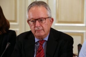 Νίκος Αλιβιζάτος: Lockdown μόνο για ανεμβολίαστους Ροή Ειδήσεων