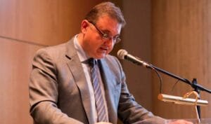 Οργή για Εξαδάκτυλο από τον πρόεδρο του Πανελλήνιου Ιατρικού Συλλόγου Ροή Ειδήσεων