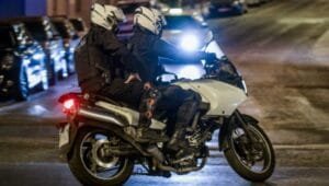 Ρομά επιτέθηκαν σε αστυνομικούς της Ομάδας ΔΙΑΣ Ροή Ειδήσεων