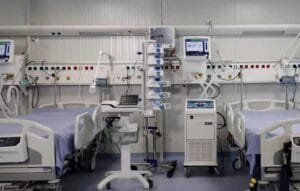 Θόδωρος Βασιλακόπουλος: Φτιάξαμε ΜΕΘ χωρίς προδιαγραφές και είχαμε υψηλή θνητότητα Ροή Ειδήσεων