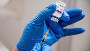 Επιβεβαιώνει η κυβέρνηση: «Εξετάζουμε τον υποχρεωτικό εμβολιασμό για τους άνω των 50 ετών» Ροή Ειδήσεων