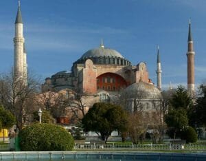 Περίεργο εύρημα με παπύρους σε “κρύπτη” στην Αγία Σοφία Ροή Ειδήσεων