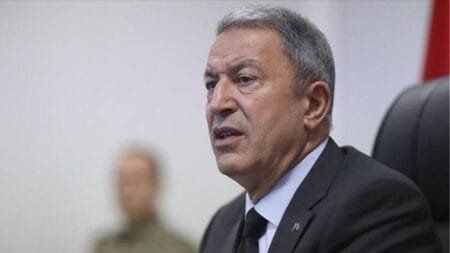 Ακάρ: Η Ελλάδα ντυμένη με προβιά αρνιού προσπαθεί να παίξει το θύμα akar-i-ellada-ntymeni-me-provia-arnioy-prospathei