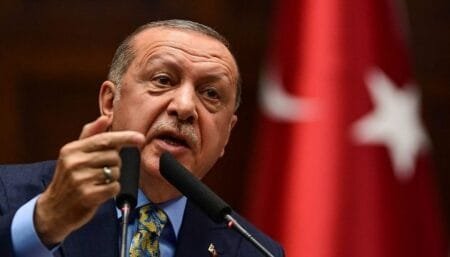 Ερντογάν: Μετατρέψτε τις αποταμιεύσεις σας σε λίρες
