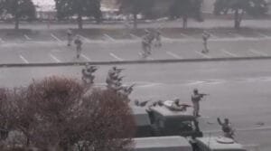 Καζακστάν: Ο στρατός πυροβολεί κατά των διαδηλωτών kazakstan-o-stratos-pyrovolei-kata-ton-diadiloton