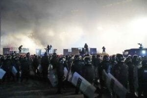Καζακστάν: Πάνω από 200 συλλήψεις διαδηλωτών, ενώ 100 αστυνομικοί τραυματίστηκαν Ροή Ειδήσεων