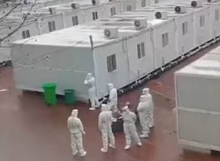 Kίνα: Εκτεταμένοι καταυλισμοί καραντίνας με σειρές από στενά μεταλλικά κουτιά που στεγάζουν άτομα ύποπτα για Covid-19 kataylismoi