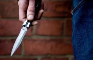 Κολωνάκι: Λήστεψαν 17χρονο και χαράκωσαν το πρόσωπο του για 5 ευρώ Ροή Ειδήσεων