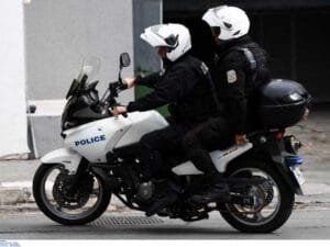 Κυνηγούσε την σύζυγό του με κουζινομάχαιρο για να την σφάξει Ροή Ειδήσεων