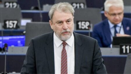 Νότης Μαριάς: Απλά μαθήματα εκλογικής τακτικής από τον «Γκάντι της Λισαβώνας»