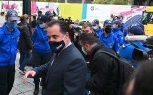Γιουχαΐσματα και έντονες αποδοκιμασίες κατά την επίσκεψή του στην Καστοριά του Άδωνι Γεωργιάδη (Βίντεο) Ροή Ειδήσεων