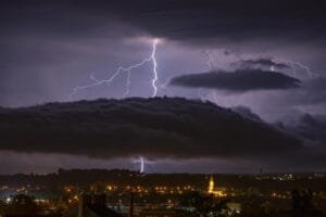 Καιρός: Βροχές, καταιγίδες, ισχυροί άνεμοι αλλά και χιονοπτώσεις Ροή Ειδήσεων