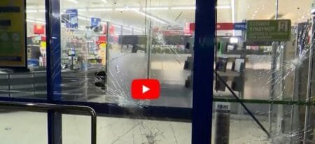 Κύμα αλληλεγγύης για τη γιαγιά στο σούπερ μάρκετ, επίθεση του Ρουβίκωνα στην γνωστή αλυσίδα. (Βίντεο)