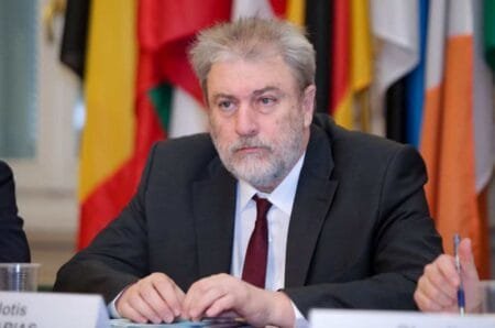 Νότης Μαριάς: Κυνική ομολογία της Κομισιόν-H νομική ασυλία των πολυεθνικών του φαρμάκου αποτελεί κίνητρο για την ταχύτερη δημιουργία του κορονοεμβολίου!!!