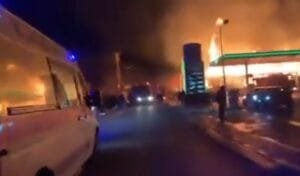 Θεσσαλονίκη: Μεγάλη πυρκαγιά σε απόσταση αναπνοής από πρατήριο καυσίμων Ροή Ειδήσεων