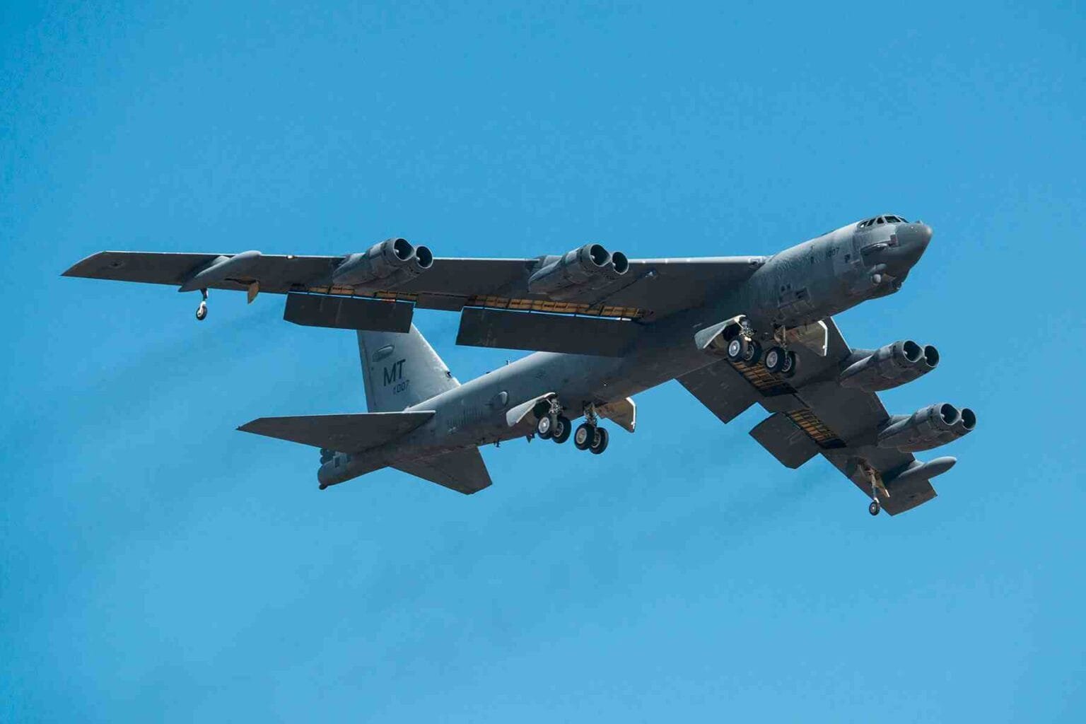 Βομβαρδιστικά B-52 πραγματοποίησαν “εικονική επίθεση” σε ομάδα ρωσικών πλοίων στη Μεσόγειο Θάλασσα