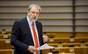 Νότης Μαριάς: Ρωσικά οικονομικά αντίμετρα απάντηση στις δυτικές κυρώσεις Ροή Ειδήσεων