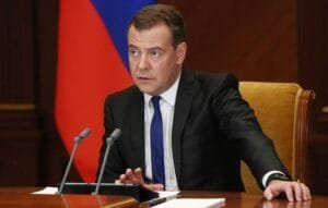 Μεντβέντεφ: Πιθανή σύγκρουση ΝΑΤΟ – Ρωσίας θα μπορούσε να προκαλέσει πυρηνικό πόλεμο Ροή Ειδήσεων