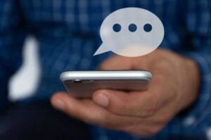 Νόμο ΣΟΚ φέρνει η Κομισιόν για τα προσωπικά μηνύματα Ροή Ειδήσεων