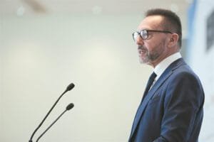 Στουρνάρας: Το κόστος δανεισμού στην Ελλάδα είναι από τα υψηλότερα στην Ευρωζώνη Ροή Ειδήσεων