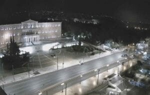 Σκηνές από ταινία θρίλερ εκτυλίχθηκαν τα ξημερώματα της Τρίτης στην πλατεία Συντάγματος (Βίντεο) Ροή Ειδήσεων