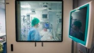 Οι άνθρωποι που πέρασαν Covid-19, αντιμετωπίζουν αυξημένο κίνδυνο εμφάνισης νευροεκφυλιστικών διαταραχών Ροή Ειδήσεων
