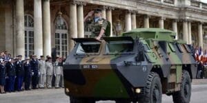 Ουκρανία: Η Γαλλία στέλνει τεθωρακισμένα οχήματα Ροή Ειδήσεων