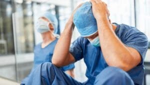 Υγειονομικοί: Να γυρίσουν άμεσα πίσω στην δουλειά όλοι οι ανεμβολίαστοι συνάδελφοί τους Ροή Ειδήσεων