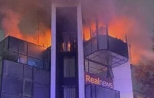 Επίθεση με γκαζάκια η φωτιά στις εγκαταστάσεις του Real-fm στο Μαρούσι Ροή Ειδήσεων