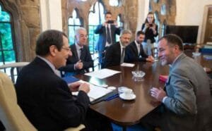Οι διεφθαρμένοι του Φόρειν ΄Οφις που «προσκυνούν» οι δικοί μας… Ροή Ειδήσεων