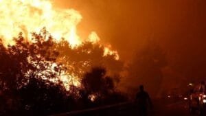 Ηλεία: Φωτιά στα Κρέστενα – Μάχη οι φλόγες να μην περάσουν στα χωριά Ροή Ειδήσεων