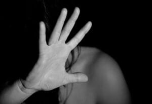 Καταγγελία από γυναίκα στη Θεσσαλονίκη: «Ο αδερφός μου με βασανίζει 4 χρόνια, με πίεσε να του κάνω στοματικό έρωτα» Ροή Ειδήσεων