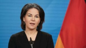 Η κυρία Μπέρμποκ δήλωσε πως η καγκελαρία – Αφήνει ανοικτό το ενδεχόμενο απαγόρευσης εισόδου των πολιτών της Ρωσίας στην ΕΕ Ροή Ειδήσεων