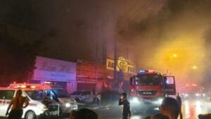 12 νεκροί και 11 τραυματίες λόγω πυρκαγιάς σε καραόκε μπαρ στο Βιετνάμ Ροή Ειδήσεων